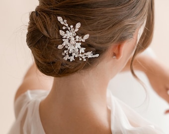 Pearl & Crystal Bridal Hair Comb • Wedding Hair Accessory • Floral Hair Comb • Soft Floral Hair Comb • Romantic Hair Accessory • 2557