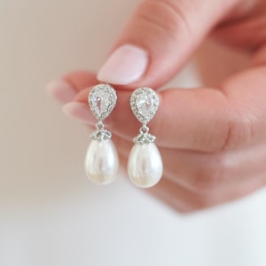 Boucles d&#39;oreilles de mariée en perles, Boucles d&#39;oreilles de mariage CZ, Boucles d&#39;oreilles de mariage en perles, Boucles d&#39;oreilles de mariée, Boucles d&#39;oreilles de mariée CZ, Accessoire de mariage en perles ~ JE-4060