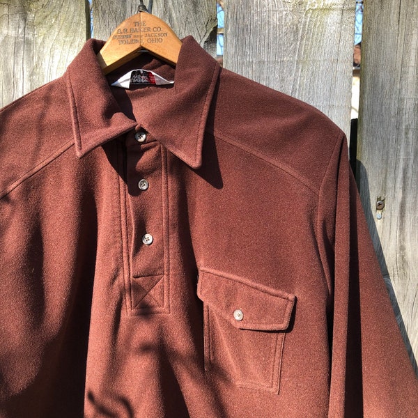 Vintage 1970s Munsingwear brown menswear top, feels like fleece