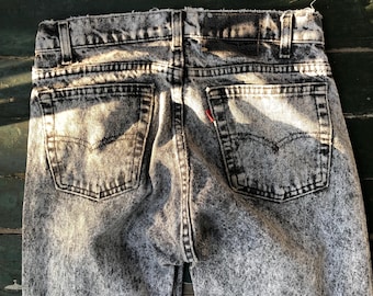 ヴィンテージ1980年代のLevi'sブラックアシッドウォッシュジーンズ、ウエスト30、完璧に着用されています