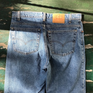 Vintage USA Made Levi 550, Relaxed fit, tapered leg. 1990s. Free shipping