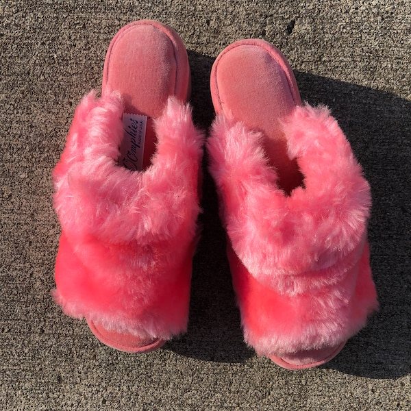 1960s Deadstock hot pink fuzzy open toe wedge sandals from Oomphies