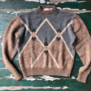 1970s soft neutral beige and gray McGregor crewneck sweater with geometric design