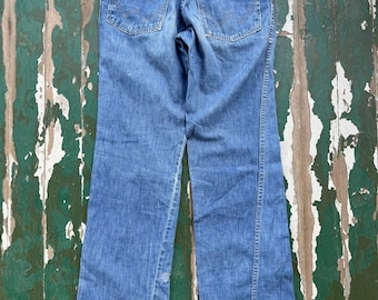 1970s vintage Wrangler lightweight denim jeans with mid rise straight leg