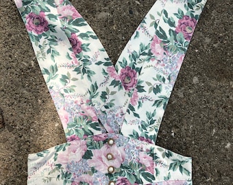 Vintage floral pinafore dress with pearl buttons. Cottage core. Fairy core. Free shipping