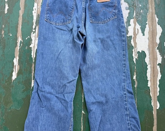 Vintage 1970s Wrangler wide leg jeans, thinner denim jeans