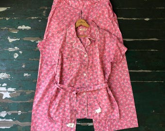 Pijama vintage con estampado de lazo rosa de los años 40: Sears Jamerettes, talla grande
