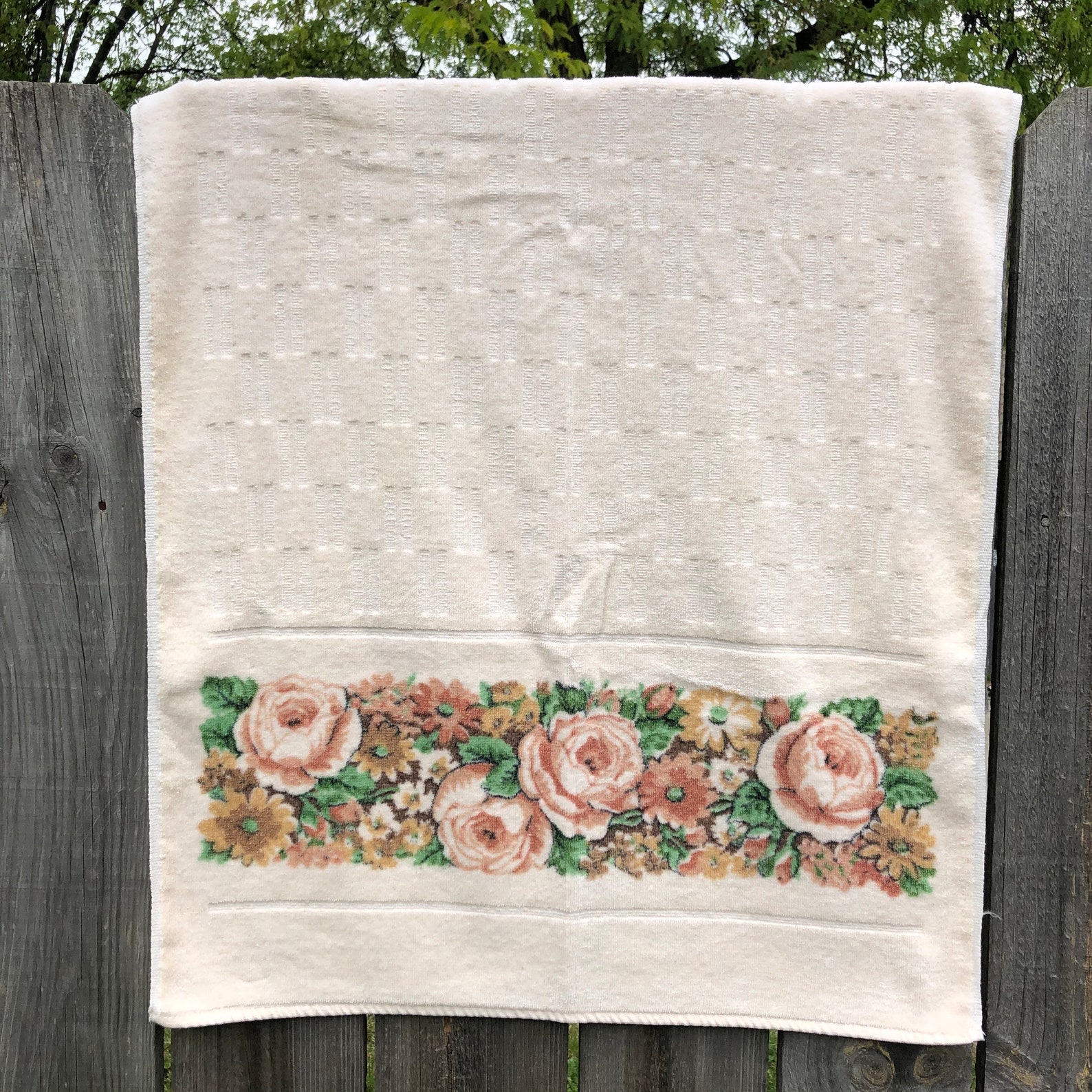 Vintage floral bath towel great for upcycled clothing free Etsy