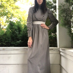 Vintage 1970s high quality gingham prairie dress with ruffles, free shipping