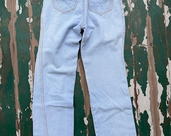 Vintage 1970s light wash straight leg with striped back pockets