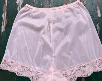 Vintage vanity fair pink lace trim nylon lingerie shorts