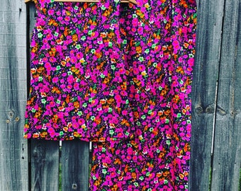 Vintage bright psychedelic floral print skirt set. Cute tucked or untucked, 1960s/70s, free shipping