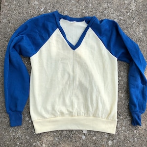Deadstock 1970s two tone v neck raglan sweatshirt