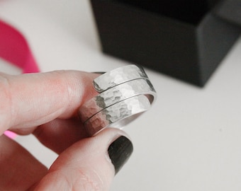 Anillo espiral de aluminio hecho a mano: ajustable, estilo minimalista.