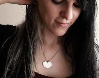 Collar con colgante de corazón geométrico: cadena de acero inoxidable, dije de aluminio