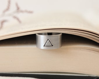 Anillo triangular minimalista de aluminio: banda ajustable, hecho a mano.