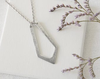 Collar con soporte geométrico para anillos: soporte de aluminio hecho a mano para anillos