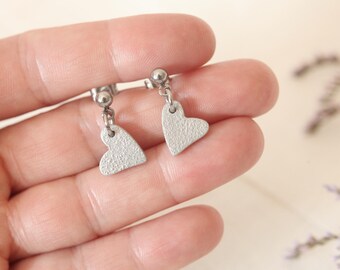 Pendientes de corazón de aluminio hechos a mano: Tachuelas de acero inoxidable