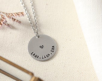 Collar personalizado con nombre de niño: Círculo de aluminio con nombre familiar