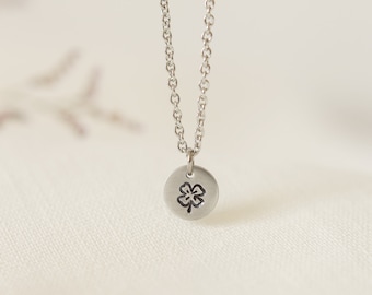 Collar de trébol de cuatro hojas: delicado amuleto de la suerte de aluminio