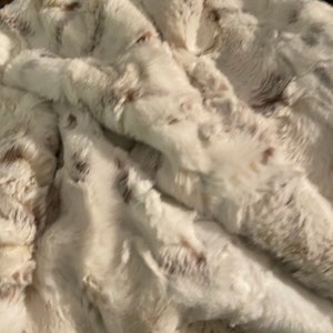 Wild Rabbit Minky Faux Fur Throw Blanket, Snowy Owl Minky Blanket, Luxury Faux Fur, Home Decor Adult Minky Blanket immagine 10