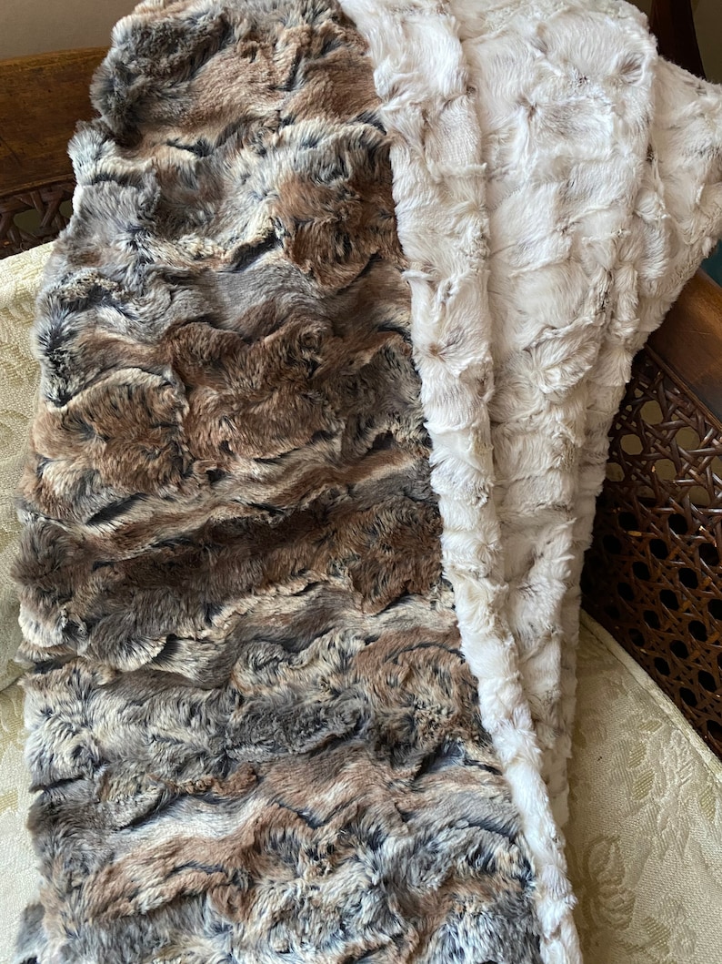 Wild Rabbit Minky Faux Fur Throw Blanket, Snowy Owl Minky Blanket, Luxury Faux Fur, Home Decor Adult Minky Blanket immagine 8