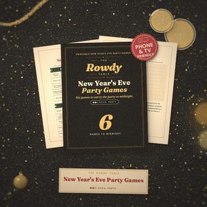 Può includere: Un set di giochi stampabili per feste di Capodanno in nero e crema intitolato The Rowdy Table. La copertina presenta il testo "New Year's Eve Party Games", "Six games to carry the party to midnight" e un grande numero 6 con un badge rosso.