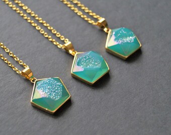 Grüne Engel Aura Druzy Halskette, Gold und Grüner Edelstein Anhänger, Regenbogen Kristall Schmuck