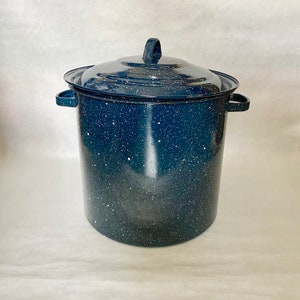 Vintage Enamel Stockpot // Blue Pot with Lid // Speckled Enamelware
