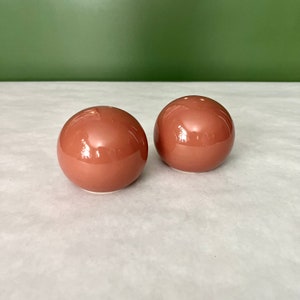 Vintage Eighties Deco Salt and Pepper Shakers // Novelty Spheres Salmon Pink Mauve