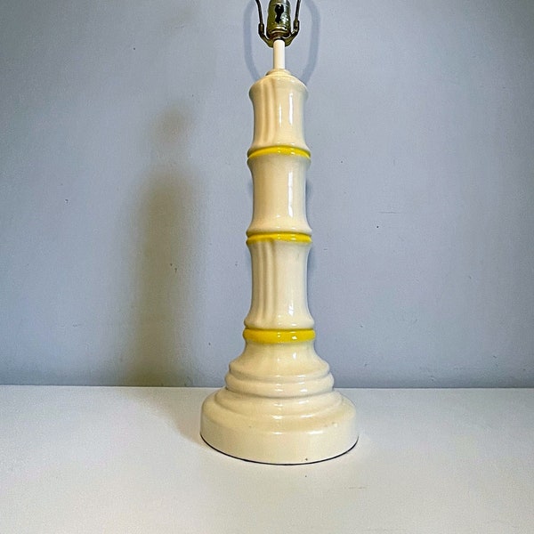 Vintage Ceramic Faux Bamboo Table Lamp Mid Century Modern White and Yellow Chinoiserie Style Table Light Hollywood Regency Bamboo Stalk