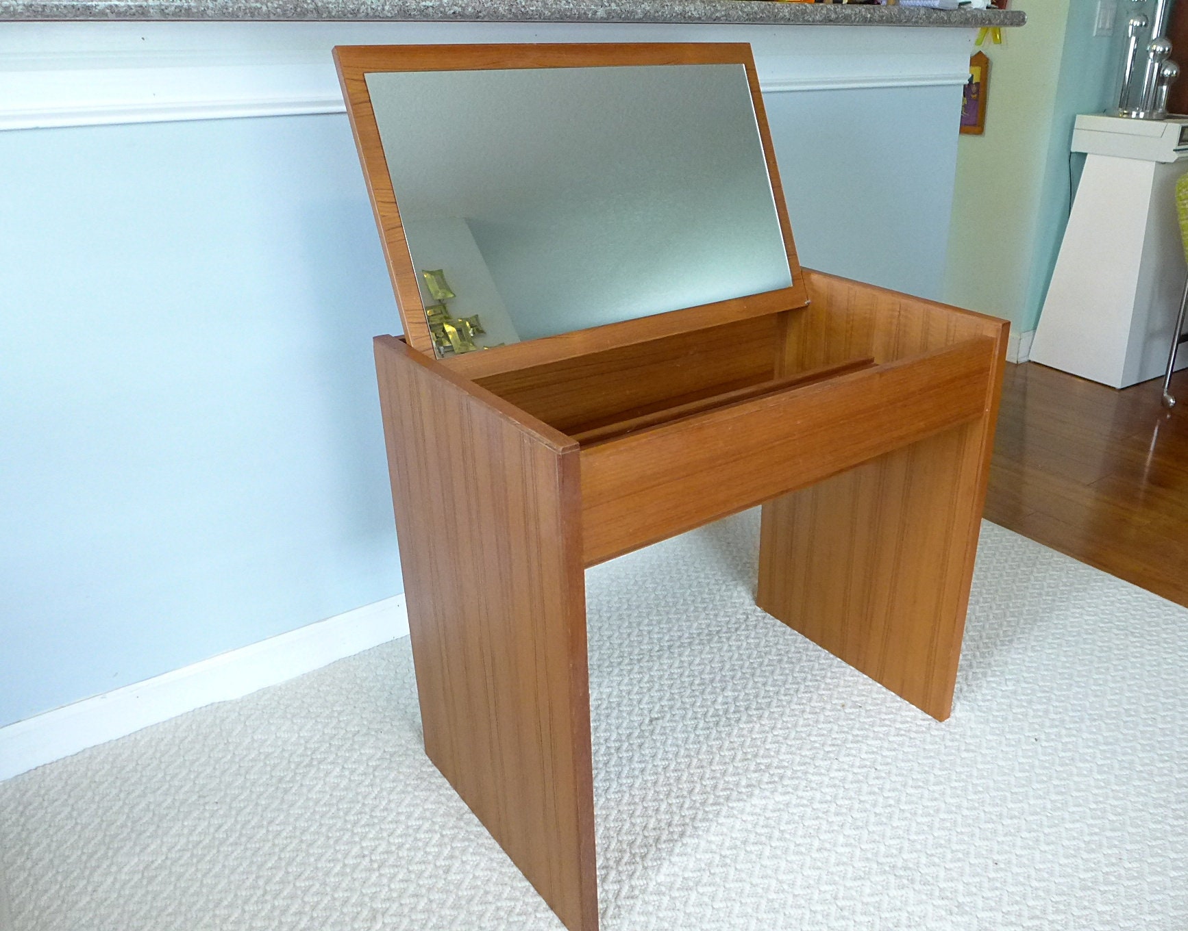 Teak cheap makeup vanity