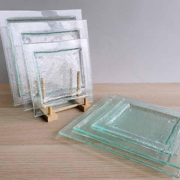 Ensemble de 2 assiettes en verre fondu transparent dessert / salade / plat principal. Jeu de 2 plaques de verre. Plaques de verre fusionnées. Vaisselle en verre artistique