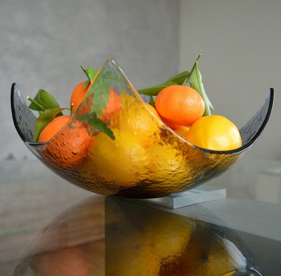 Minimalistische Obstschale aus geschmolzenem Glas: Transparent Grau (Größe L)