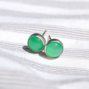 Silber Ohrringe mit Chrysopras Edelstein, Post Chrysophrase Ohrringe, Silber Ohrstecker