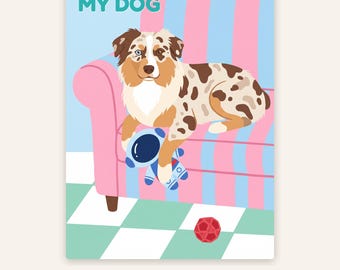 Op de afbeelding: Een digitale illustratie van een bruin-witte Australian Shepherd hond met verschillende oogkleuren zittend op een roze en blauw gestreepte bank. De hond houdt een blauw astronautenspeeltje vast. De tekst MY DOG is zichtbaar. Een rode bal ligt op een groen-witte tegelvloer.