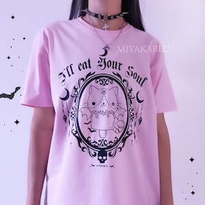 パステルゴスピンクのTシャツ、ゆめかわいい原宿メンヘラ地雷系服、ピンクのゴシック服、不気味でキュートなハロウィンTシャツ、キティコウモリ好き