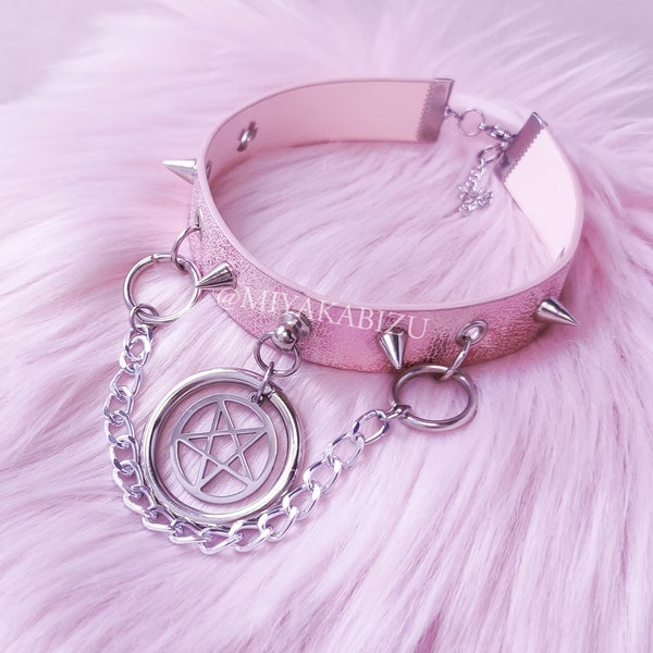 Pink Pastell Gothic Choker mit Pentagramm Oring Spikes. Kawaii Menhera Harajuku Halsband. Niedliche Gothic Grunge Coquette Witch Alter Schmuck