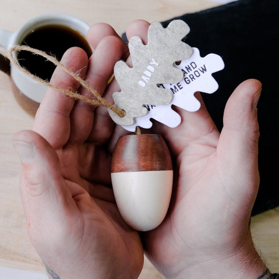 Father's Day Gift - Thanks for helping me grow Keepsake - Wooden Acorn Decoration, Personalised gift, Gift for Dad, Keepsake gift for Dad