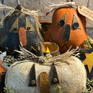 Primitive Harvest Scarecrow Pumpkins and Primitive Stars Bowl Fillers, Tucks