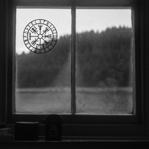 Norse Compass with Runes Vegvisir image 10