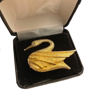 Vintage Swan Brooch, Goldtone Bird Pin by DuBarry Fifth Avenue