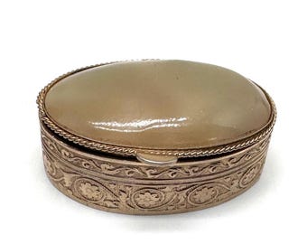 Pastillero antiguo de latón y ágata, fabricado en Italia.