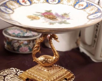 Vintage AK Kaiser Roses porseleinen sokkel met sierlijke massief messing zwaan