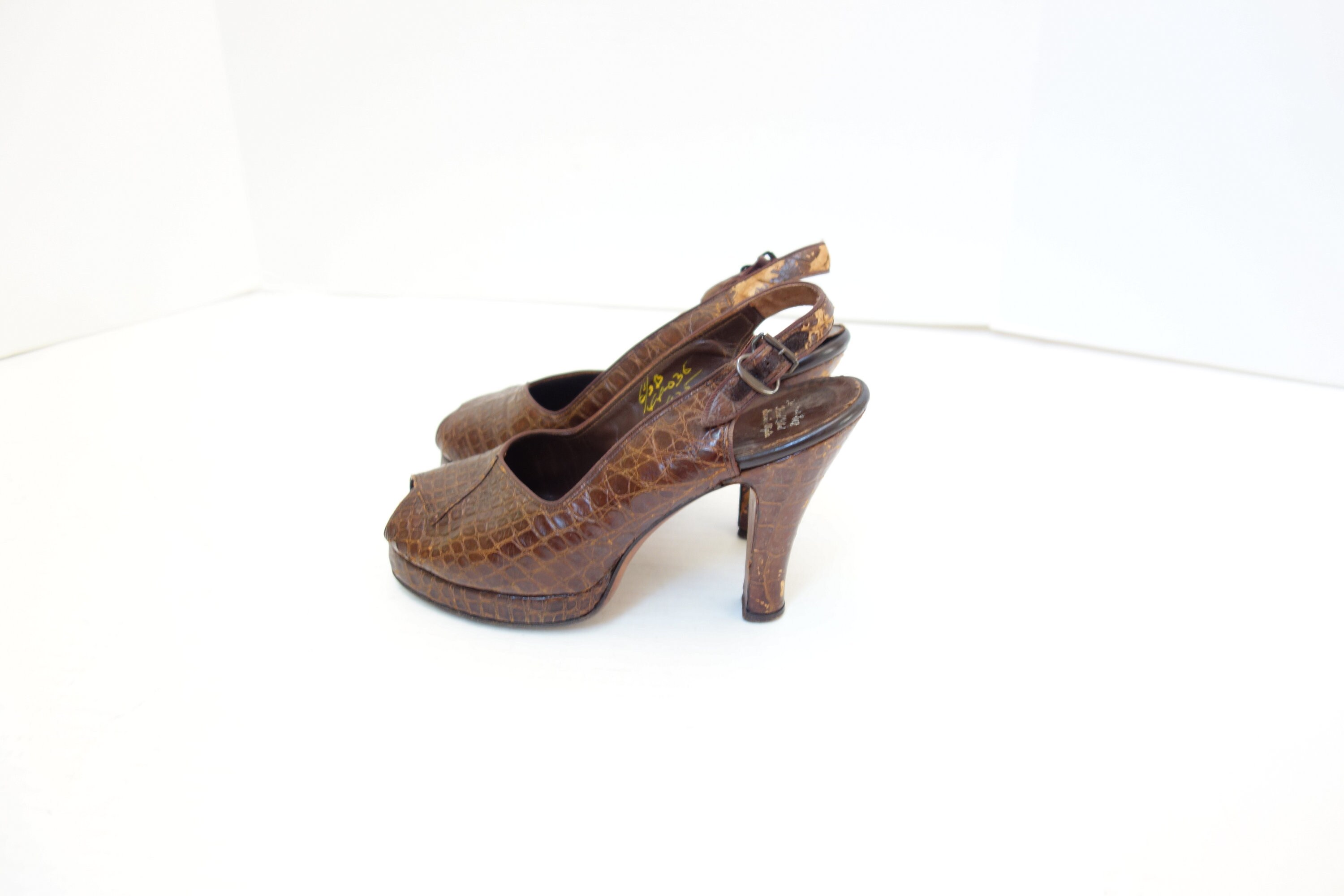 1940s platform pumps Vintage alligator leather peep toe slingbacks Palizzio Mandels Fascinating Slippers 5