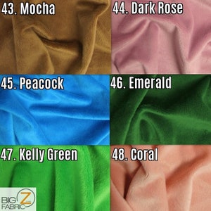K&ouml;nnte beinhalten: Nahaufnahme von Stoffmustern in verschiedenen Farben. Die Farben umfassen Mocha, Dark Rose, Peacock, Emerald, Kelly Green und Coral. Der Stoff wirkt weich und pl&uuml;schig. Das Logo von Big Z Fabric ist unten links zu sehen.