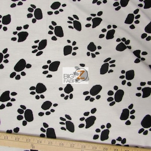 Pfote Druck Velboa Kunstpelz - weiß w / schwarze Pfoten - 58"/60" Breite verkauft Bulk Stock