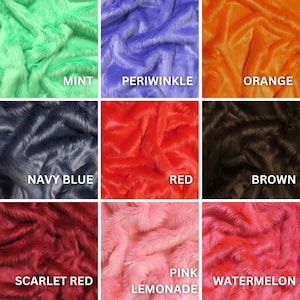 Pode incluir: Nove amostras de tecido de pele sintética em várias cores. As cores incluem menta, azul-arroxeado, laranja, azul marinho, vermelho, castanho, vermelho escarlate, rosa limonada e melancia. Cada amostra tem o nome da cor impresso em branco.