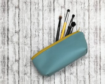 Cosmetic pouch in vegan leather, flat bottom, pencil bag, zip make-up bag, long pouch