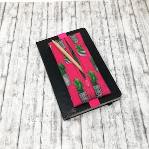 Astuccio da agenda con fantasia di piante grasse, astuccio piatto con elastico per libro formato A5